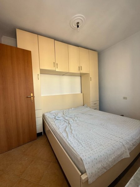 Tirane, shitet apartament 2+1+Ballkon Kati 7, 95 m² 127.000 € (Bulevardi Migjeni , Yzberisht)