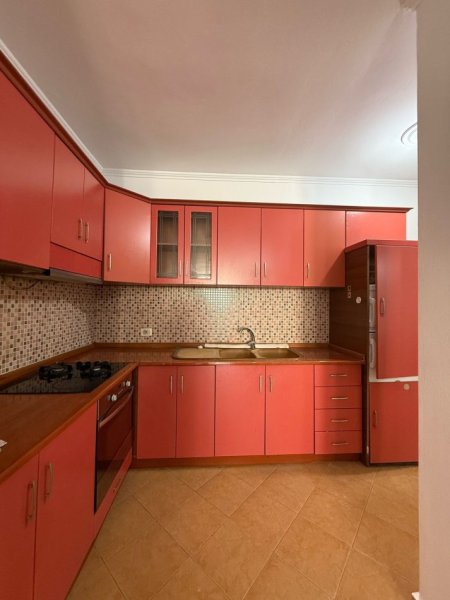 Tirane, shitet apartament 2+1+Ballkon Kati 7, 95 m² 127.000 € (Bulevardi Migjeni , Yzberisht)