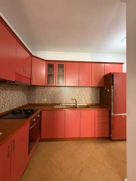Tirane, shitet apartament 2+1+Ballkon Kati 7, 95 m² 127.000 € (Bulevardi Migjeni , Yzberisht)