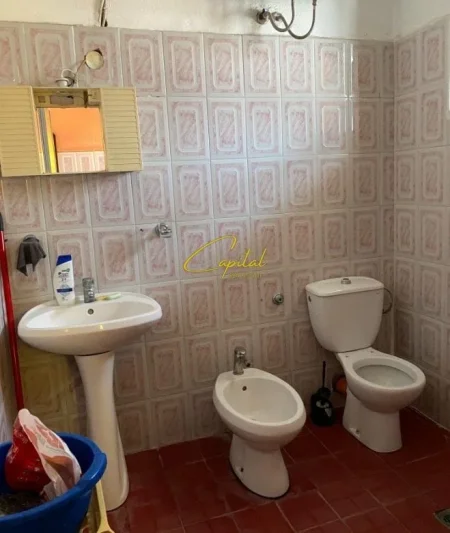 Tirane, jepet me qera apartament 3+1 Kati 2, 120 m² 450 € (RRUGA E DIBRES)