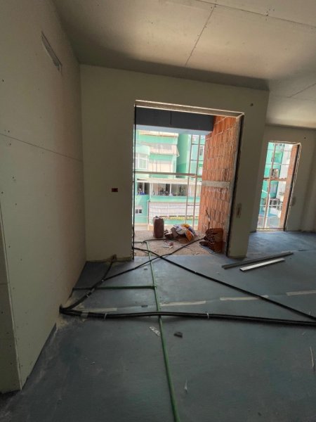 Tirane, shitet apartament 1+1+Aneks+Ballkon Kati 2, 72 m² 193.800 € (Komuna Parisit)