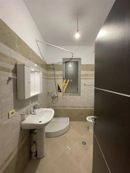 Tirane, jepet me qera apartament 2+1+Ballkon Kati 2, 96 m² 450 € (FRESK)