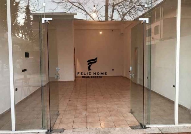Tirane, jepet me qera dyqan Kati 0, 105 m² 800 € (RRUGA E DIBRES)