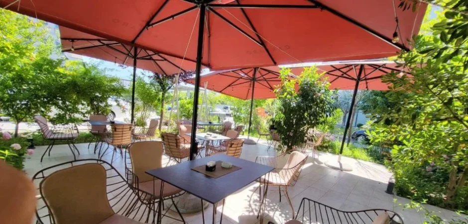 Shqiperi, jepet me qera bar-kafe Kati 1, 1.400 m² 1.500 € (Rruga "Dibres")