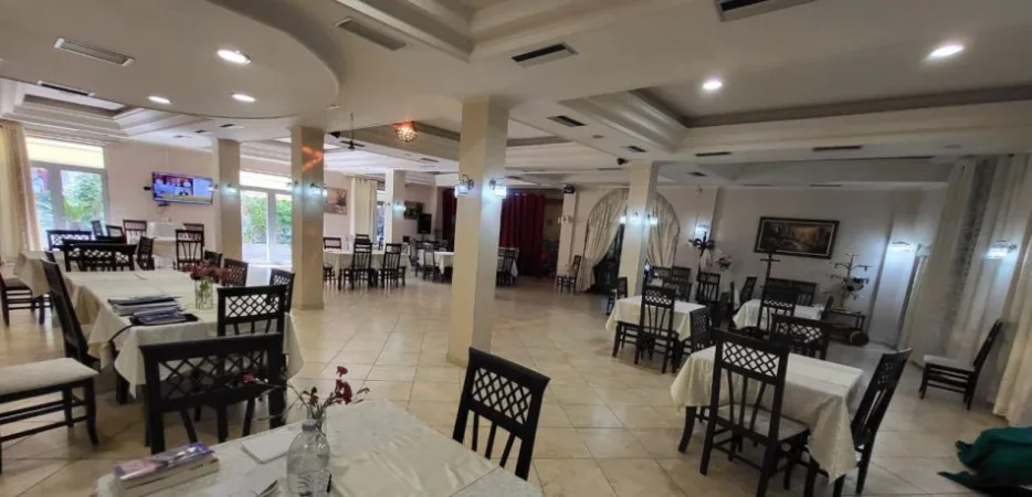Shqiperi, jepet me qera bar-kafe Kati 1, 1.400 m² 1.500 € (Rruga "Dibres")
