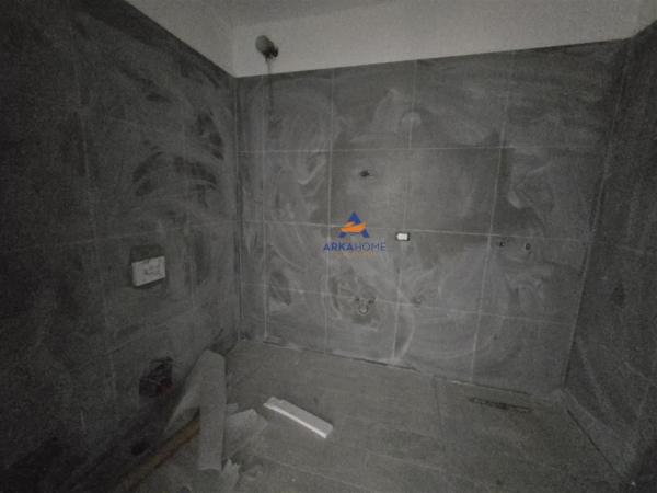 Tirane, shitet apartament 1+1+Ballkon Kati 1, 74 m² 126.000 € (LAPRAKE,RRUGA DRITAN HOXHA)