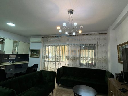 Tirane, jepet me qera apartament 2+1 Kati 4, 110 m² 750 € (Komuna e Parisit)