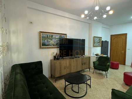 Tirane, jepet me qera apartament 2+1 Kati 4, 110 m² 750 € (Komuna e Parisit)