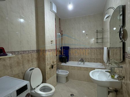 Tirane, jepet me qera apartament 2+1 Kati 4, 110 m² 750 € (Komuna e Parisit)