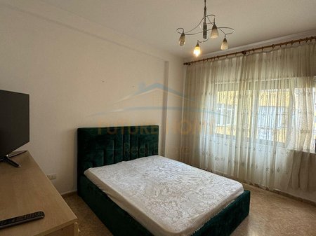 Tirane, jepet me qera apartament 2+1 Kati 4, 110 m² 750 € (Komuna e Parisit)