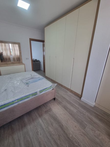 Tirane, jepet me qera apartament 1+1 Kati 5, 50 m² 350 € (Rrethrrotullimi i Shkozes)