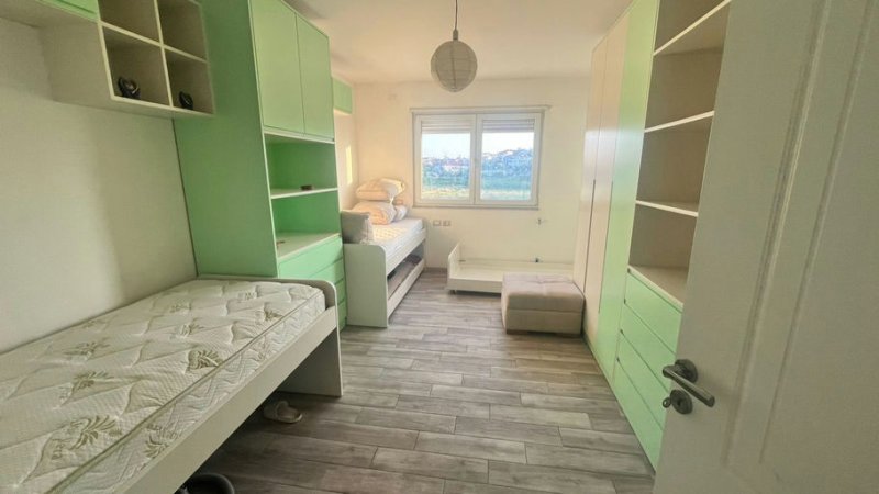 Tirane, jepet me qera apartament 2+1+Ballkon Kati 2, 123 m² 550 € (Rruga &quot;Teodor Keko&quot;)