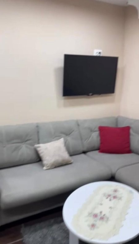 Tirane, jepet me qera apartament 1+1 Kati 0, 65 m² 370 €