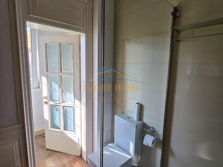 Tirane, jepet me qera apartament 1+1 Kati 1, 75 m² 800 € (Selvia)