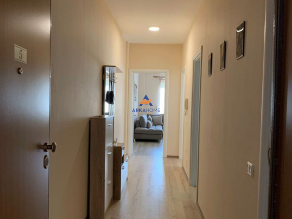 Tirane, jepet me qera apartament 2+1+Ballkon Kati 2, 100 m² 700 € (TE LIQENI I THATE)