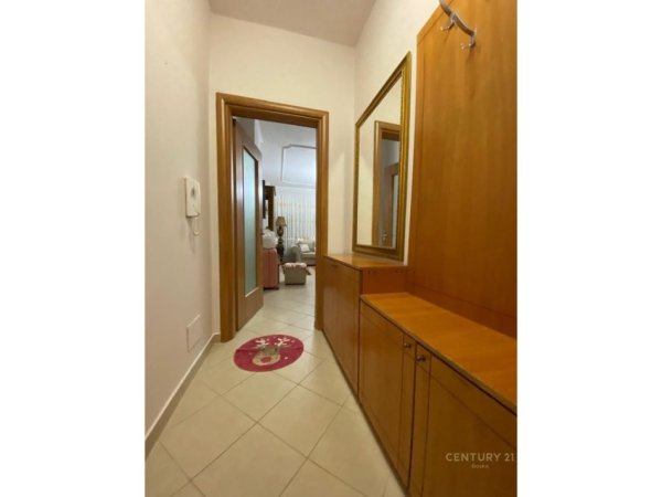 Tirane, jepet me qera apartament 2+1 Kati 4, 98 m² 700 € (Rr.Haxhi Hysen Dalliu)