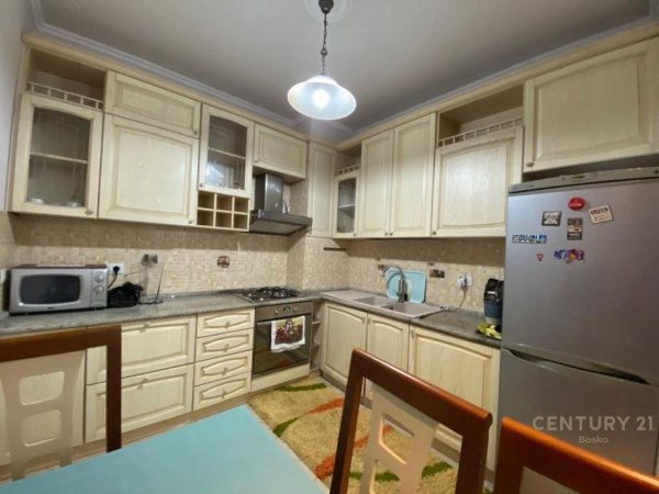 Tirane, jepet me qera apartament 2+1 Kati 4, 98 m² 700 € (Rr.Haxhi Hysen Dalliu)
