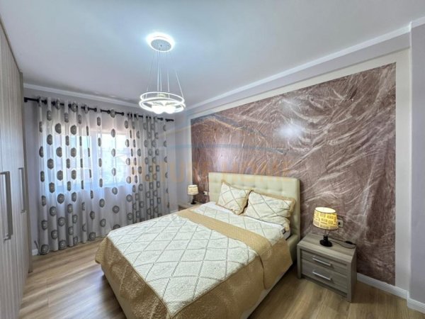 Tirane, shitet apartament 2+1+Ballkon Kati 3, 101 m² 147.000 € 