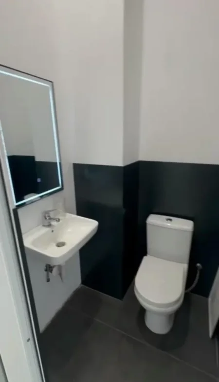 Tirane, jepet me qera dyqan Kati 1, 40 m² 1.500 € (Rruga "Barrikadave")