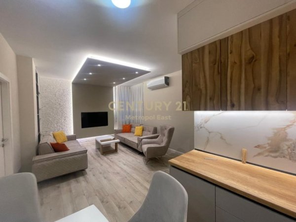 Tirane, jepet me qera apartament 2+1 Kati 9, 93 m² 750 € (Rr.)