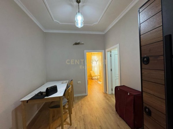 Tirane, jepet me qera apartament 1+1 Kati 1, 59 m² 550 € (Ambasada Amerikane)
