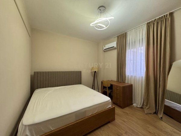 Tirane, jepet me qera apartament 1+1 Kati 1, 59 m² 550 € (Ambasada Amerikane)