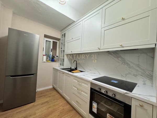 Tirane, jepet me qera apartament 1+1 Kati 1, 59 m² 550 € (Ambasada Amerikane)