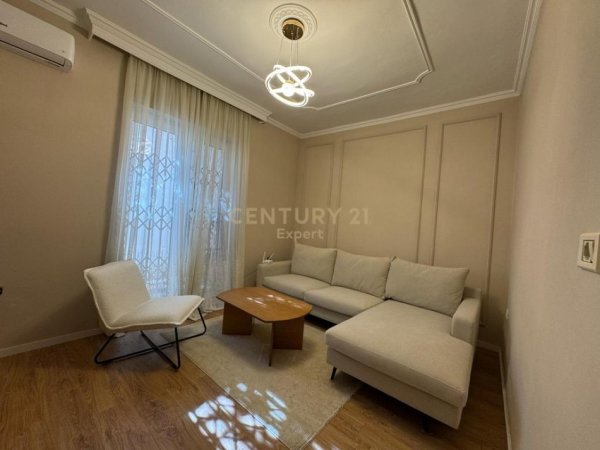 Tirane, jepet me qera apartament 1+1 Kati 1, 59 m² 550 € (Ambasada Amerikane)