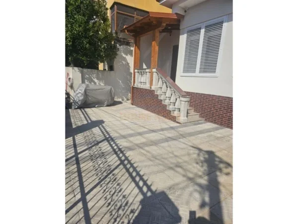 Tirane, shitet shtepi 2+1+Ballkon , 200 m² 250.000 € (Kodra e Priftit)