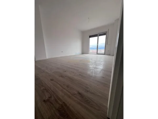 Tirane, shitet apartament 2+1+Ballkon Kati 6, 110 m² 100.000 € 