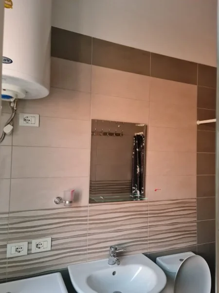 Tirane, jepet me qera garsonier Kati 5, 35 m² 400 € (Universiteti i Mjeksis , Qsut)