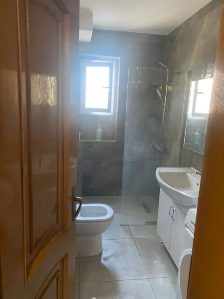Tirane, shitet apartament 1+1+Aneks Kati 4, 65 m² 131.600 € (Ali Demi, prane Shkolles 1 Maji)
