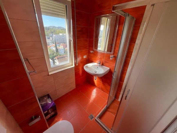 Tirane, jepet me qera apartament 2+1 Kati 9, 92 m² 650 € (Rruga e Elbasanit)