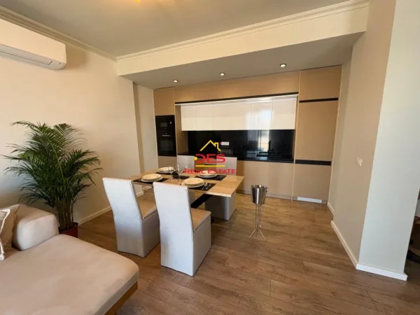 Vlore, shitet apartament+verande | Penthouse 2+1 Kati 9, 138 m² 350.000 € (Rruga Çajupi)
