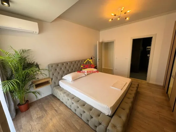 Vlore, shitet apartament+verande | Penthouse 2+1 Kati 9, 138 m² 350.000 € (Rruga Çajupi)