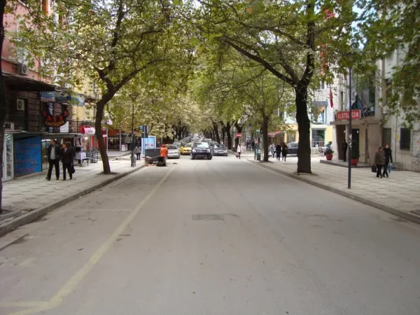 Tirane, jepet me qera dyqan Kati 0, 25 m² 850 € (Myslym Shyri)