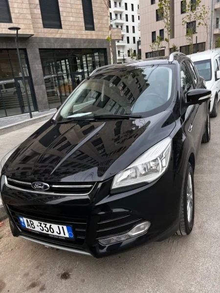 Tirane, shes makine Ford Kuga Titanium 2.0 Nafte, e zeze automatik Klima 186.000 km 9.500 €