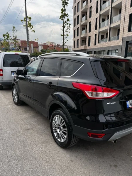 Tirane, shes makine Ford Kuga Titanium 2.0 Nafte, e zeze automatik Klima 186.000 km 9.500 €