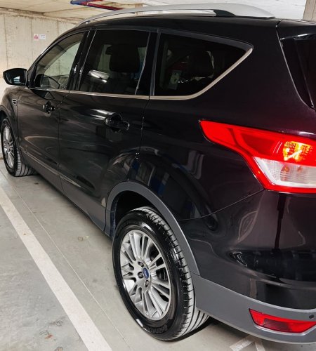 Tirane, shes makine Ford Kuga Titanium 2.0 Nafte, e zeze automatik Klima 186.000 km 9.500 €