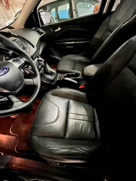 Tirane, shes makine Ford Kuga Titanium 2.0 Nafte, e zeze automatik Klima 186.000 km 9.500 €