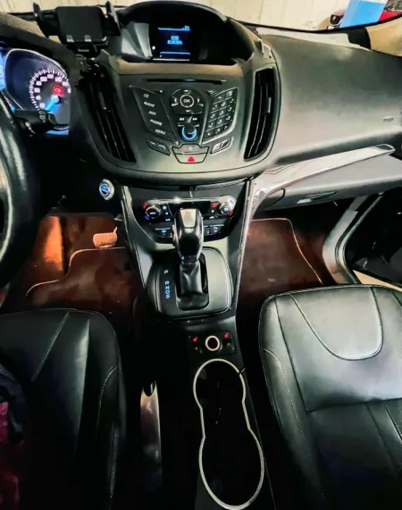 Tirane, shes makine Ford Kuga Titanium 2.0 Nafte, e zeze automatik Klima 186.000 km 9.500 €