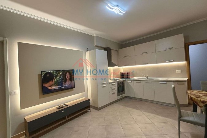 Tirane, jepet me qera apartament 2+1+Ballkon Kati 4, 88 m² 750 € (Rruga Kongresi Manastirit)