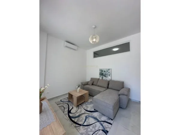 Tirane, shitet apartament 1+1+Ballkon Kati 1, 56 m² 83.500 € (Fresku)