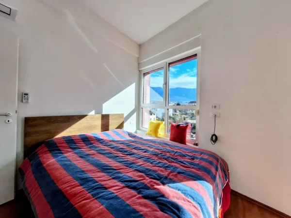 Tirane, jepet me qera apartament 2+1 Kati 2, 85 m² 550 € (Ali Dem)