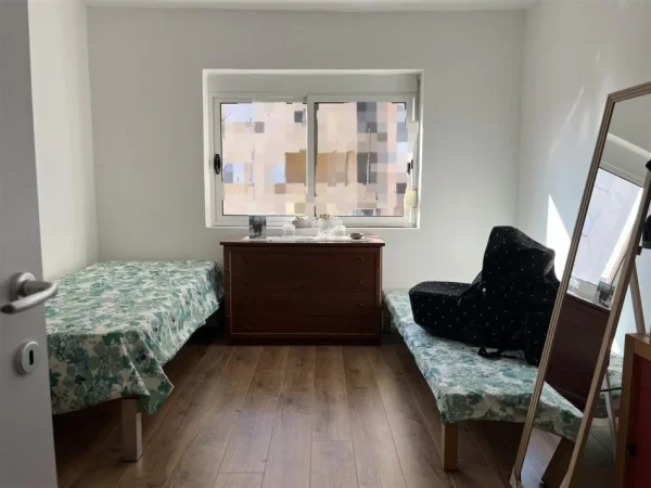 Tirane, shes apartament 2+1 Kati 3, 81 m² 155.000 € (Brryli, prane Maternitetit te Ri)