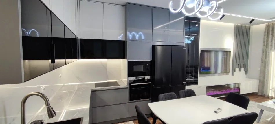Tirane, jepet me qera apartament 2+1 Kati 3, 114 m² 900 € (Arlis Farmacia 10)