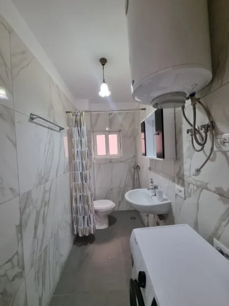 Tirane, jepet me qera Vile 1+1+Ballkon Kati 1, 40 m² 370 € (sauk)