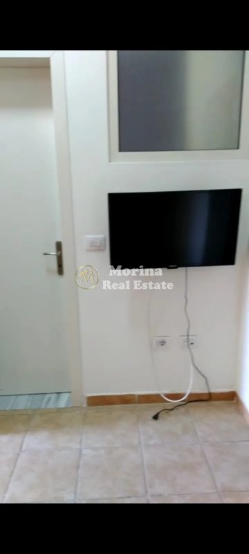 Tirane, jepet me qera apartament 2+1 Kati 1, 130 m² 400 € (Ali Demi)