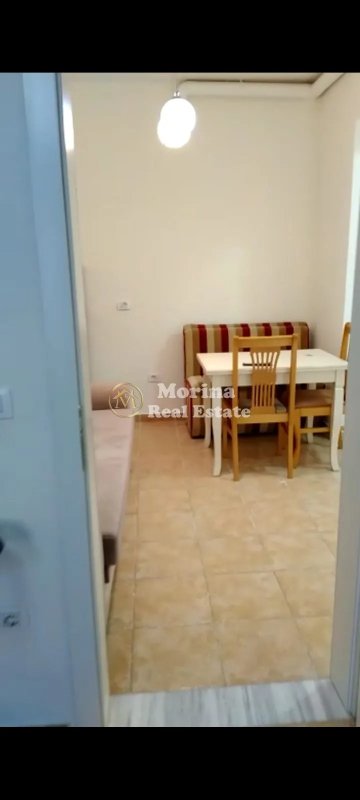 Tirane, jepet me qera apartament 2+1 Kati 1, 130 m² 400 € (Ali Demi)