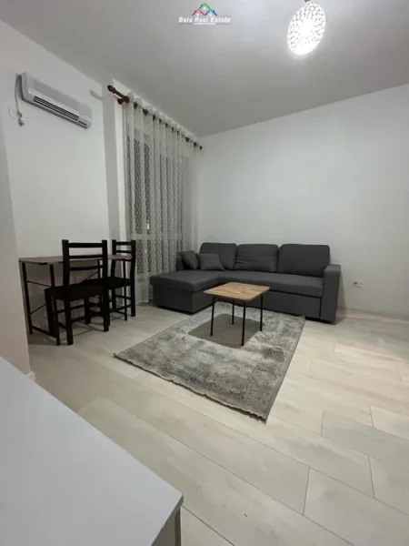 Tirane, jepet me qera apartament 1+1+Ballkon Kati 3, 60 m² 500 € (Tek Ish-Fusha e Aviacionit, prane Drejtorise se Tatimeve)